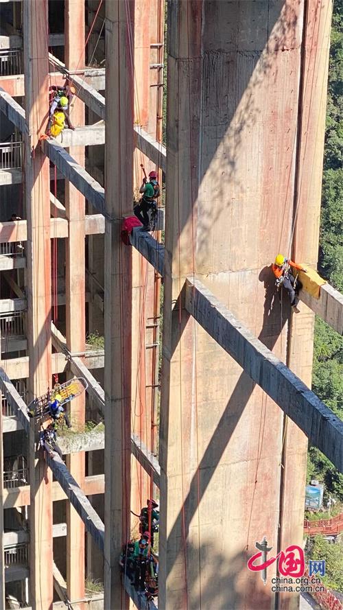 日”国际绳索救援赛在广东乳源举行新葡京GRIMPDAY“攀登